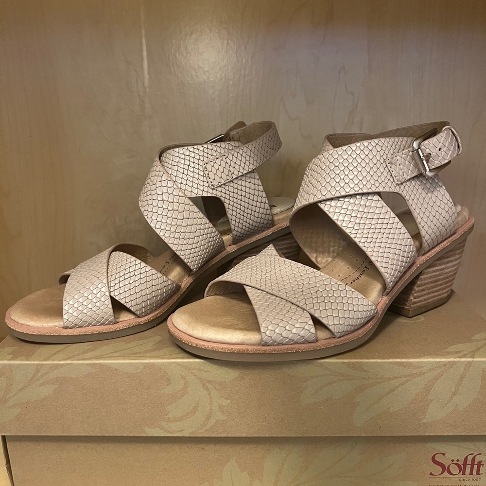 Women's Sofft Tan Snakeskin Leather Strappy Comfort Sandals